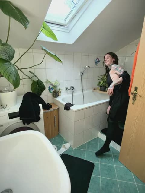 BrownieyQueen Cam Archive - January 16, 2026 09:10 (84min)