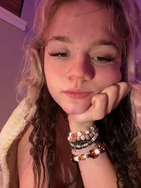 Cutiepiespanks Cam Archive - January 20, 2026 04:04 (40min)