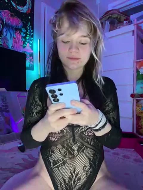 Cutiepiespanks Cam Archive - March 11, 2026 05:01 (62min)