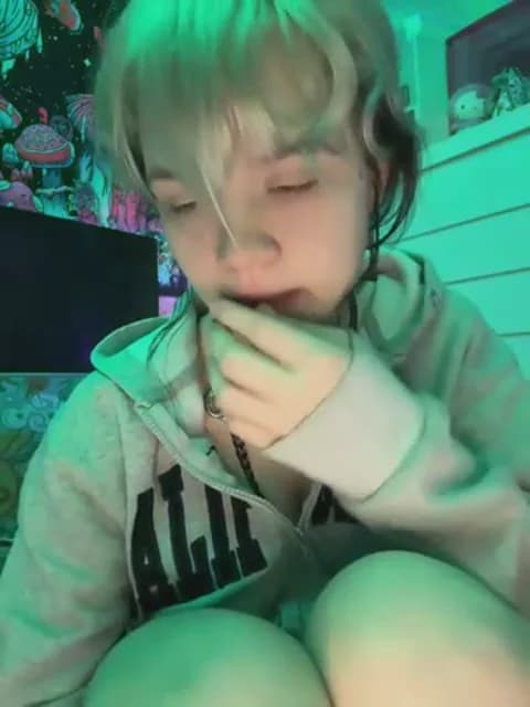 Cutiepiespanks Cam Archive - March 26, 2026 08:21 (37min)