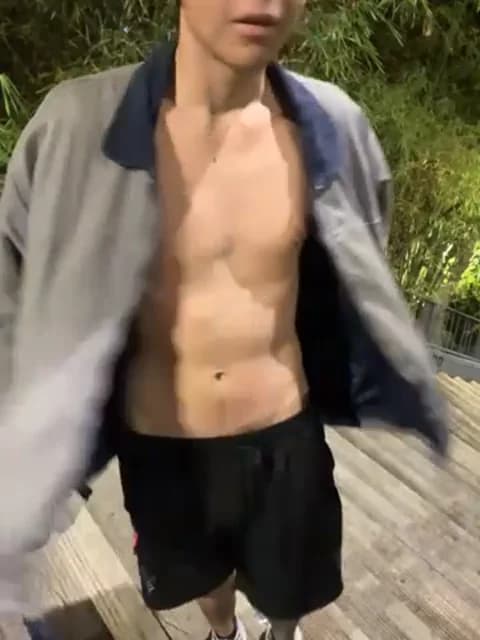 Liam_Moss Cam Archive - January 17, 2026 05:38 (32min)