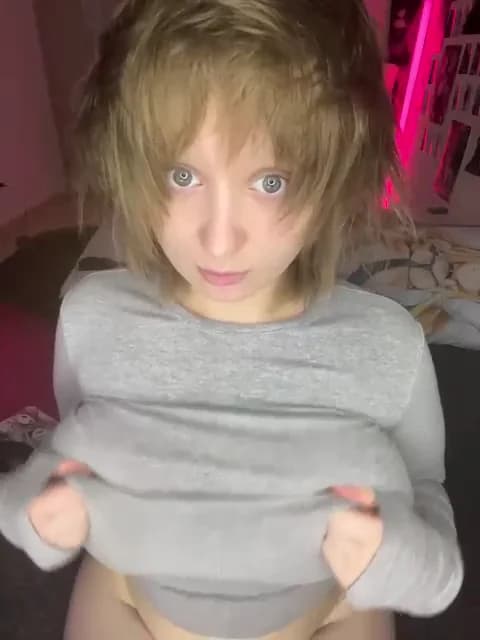 tamagotchigirl Cam Archive - January 12, 2026 07:16 (42min)